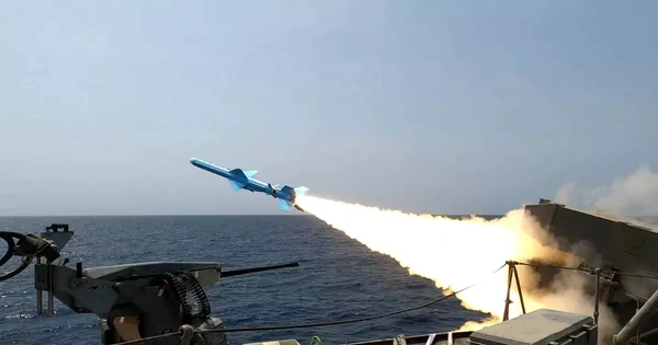 Tố Iran phóng tên lửa, Mỹ lập tức đáp trả bằng đòn tấn công ba tàu chở dầu