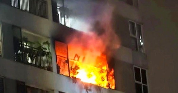 Cháy căn hộ tầng 9 chung cư ở Hà Nội, 3 mẹ con thoát nạn
