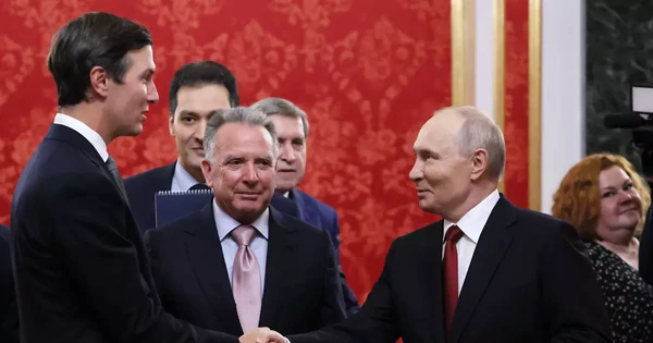 Tổng thống Nga Putin họp ba giờ đồng hồ với đặc phái viên Mỹ về xung đột Ukraine