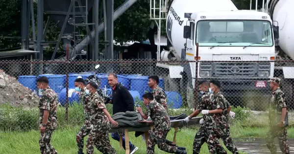 Kỳ tích sau lũ quét Nepal: Hai người sống sót được giải cứu sau 10 ngày