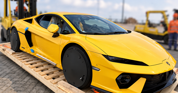 Ông Nguyễn Quốc Cường dùng Lamborghini làm giải thưởng cho khách mua căn hộ
