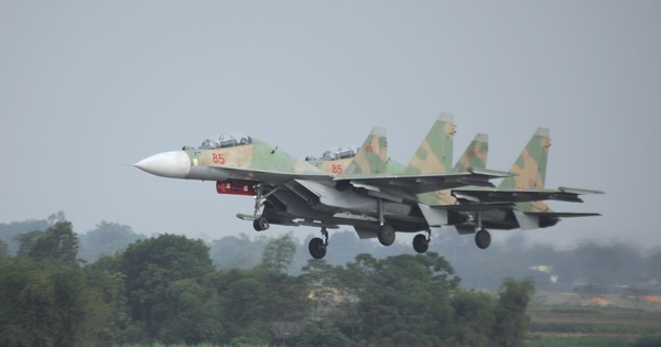 Sân bay Kép chào đón tiêm kích Su-30MK2 về canh trời Đông Bắc!