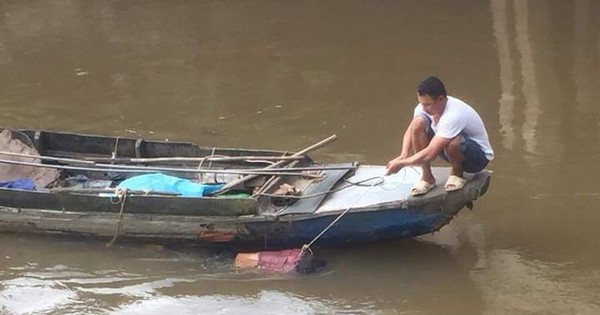 Nam thanh niên tự đâm vào người rồi nhảy cầu tự tử
