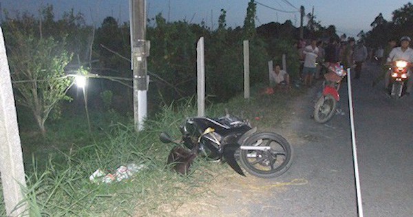 Nghi vợ trẻ ngoại tình, chồng cầm dao đâm vợ tử vong