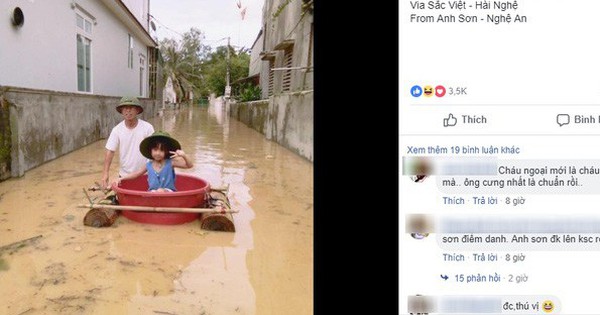 Niềm vui mùa nước lũ của bé Bông: Được ông nội tặng “siêu du thuyền” làm từ cây chuối, đẩy đi chơi khắp làng