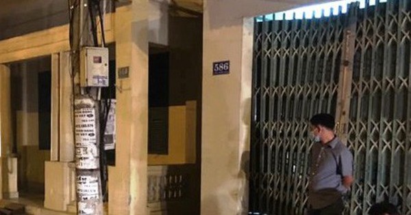 2 thanh niên đi xe máy tông vào nhà dân, tử vong trong đêm