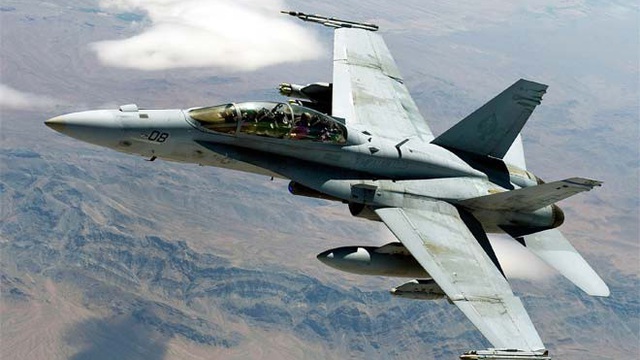 So kè tiêm kích trên hạm Mỹ-Trung: F/A-18 có chắc thắng J-15?