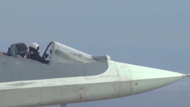Xem phi công Nga lái siêu tiêm kích Su-57 mở buồng lái