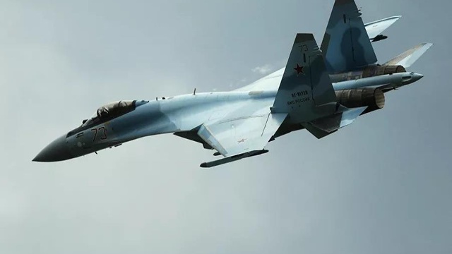 Xem tiêm kích Su-35S diễn tập không chiến