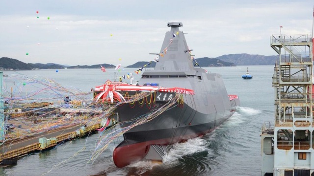 Nhật Bản ra mắt tàu chiến tối tân mới