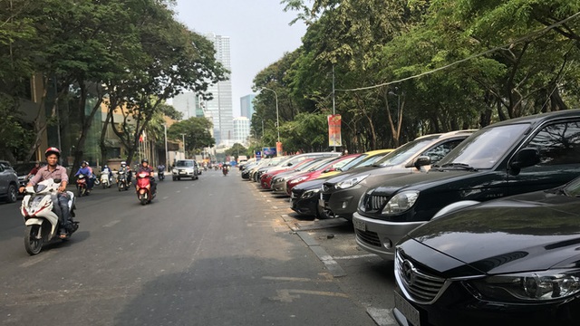 Thanh niên xung phong TP HCM được toàn quyền thu phí đậu ôtô dưới lòng đường
