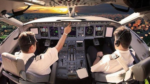 27 phi công Pakistan được cấp phép bay tại Việt Nam đang làm việc tại hãng hàng không nào?