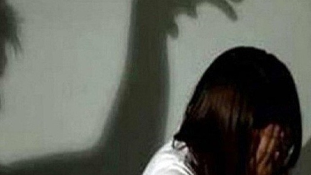 Được mời đến nhà uống rượu, cụ ông dâm ô cháu nội của bạn