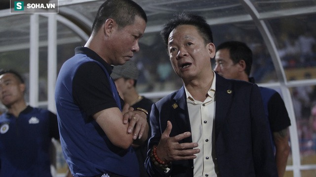 Cha con bầu Hiển gặp riêng BHL Hà Nội FC và trưởng ban trọng tài sau trận hòa tiếc nuối