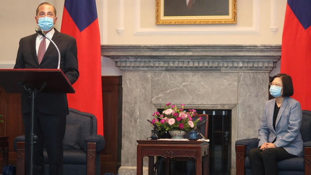 Lần đầu tới Đài Loan, Bộ trưởng Mỹ nhìn bà Thái rồi nói: Rất cảm ơn Chủ tịch Tập đã chào đón tôi!