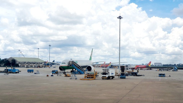 Dù hàng không gặp khó, Vietravel Airlines vẫn rầm rộ tuyển tiếp viên
