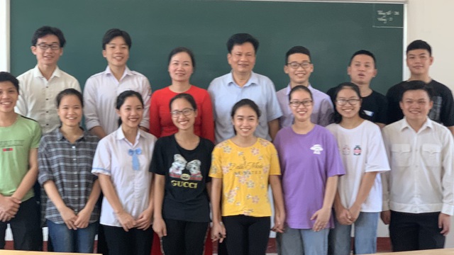Lớp học 'mưa' điểm 10 thi THPT ở Hà Tĩnh