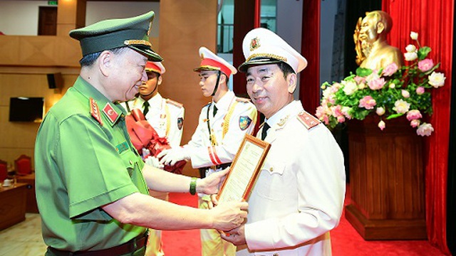Thứ trưởng Bộ Công an Trần Quốc Tỏ được thăng cấp bậc hàm từ Thiếu tướng lên Trung tướng