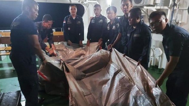 Tìm thấy vật thể nghi là thang thoát hiểm của máy bay SJ 182