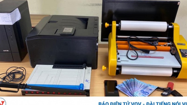 Bắt 2 đối tượng mua bán, sản xuất 168 triệu đồng tiền giả