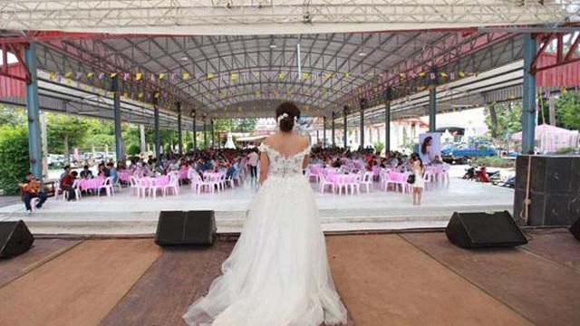 Sốc vì chú rể bỏ trốn theo người yêu cũ, cô dâu có màn đáp trả không hề kém cạnh