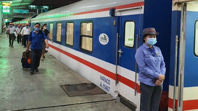 Cháy vé tàu khách, VNR xin tăng tàu ngay khi chưa chạy