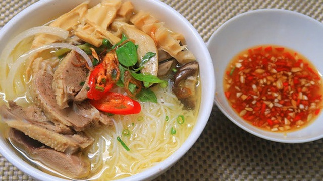 Vịt nấu măng cực hợp với gia vị này, chỉ cần thêm 1 chút nước ngọt trong, sạch mùi hôi