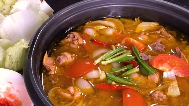 Chế biến ngay nồi lẩu gà Thái chua cay ngày gió lạnh, cả nhà vừa ăn vừa xuýt xoa