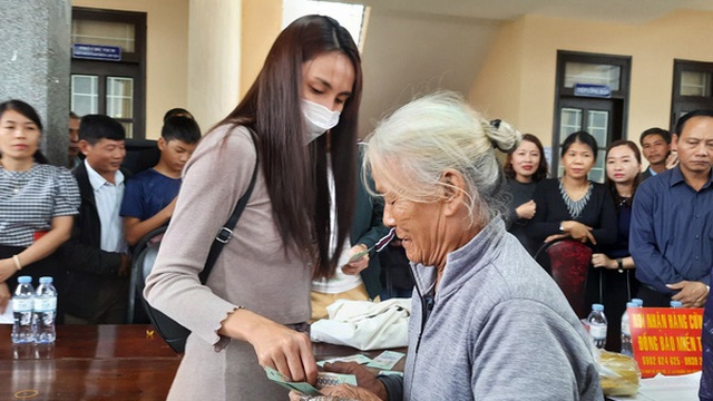 Báo CAND chỉ ra hàng loạt điểm bất hợp lý của Thuỷ Tiên trong chuyến cứu trợ Quảng Trị cuối năm 2020: Đó là gì?