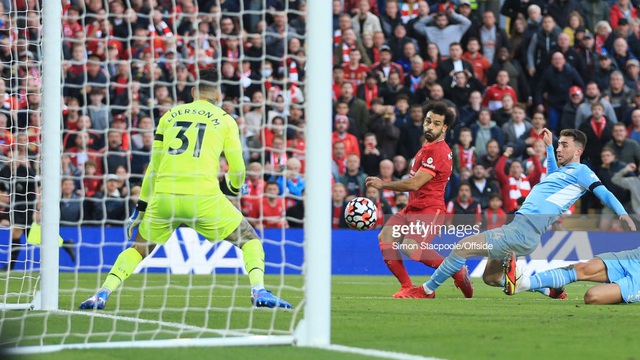 Liverpool 2-2 Man City: Klopp vung nắm đấm, Guardiola đập mạnh tay, dàn siêu sao "lên thần" ở Anfield