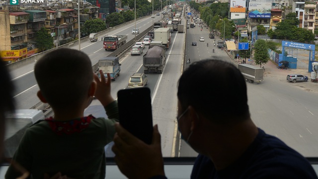 Hành khách tàu Cát Linh - Hà Đông: "Ngồi tàu sướng quá, hết cảnh tắc đường rồi"