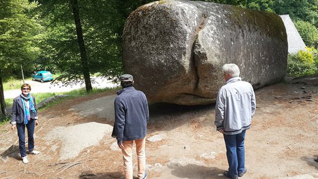 Bí ẩn khối đá dài 7m, nặng 137 tấn nhưng ai cũng có thể dịch chuyển
