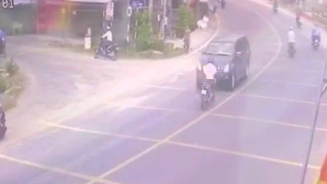Chạy về báo tin cha bị tai nạn, con trai tông vào xe bán tải tử vong