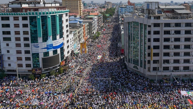 Doanh nghiệp Trung Quốc bác tin rút nhân viên ở Myanmar về nước