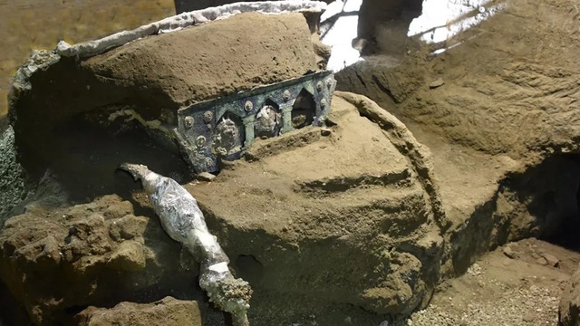 "Siêu xe" 2.000 năm tuổi được tìm thấy ở Pompeii: Xuyên không là có thật?