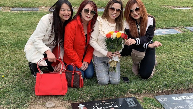 Vợ cũ Bằng Kiều viếng thăm mộ danh ca Ngọc Lan nhân 20 năm ngày mất