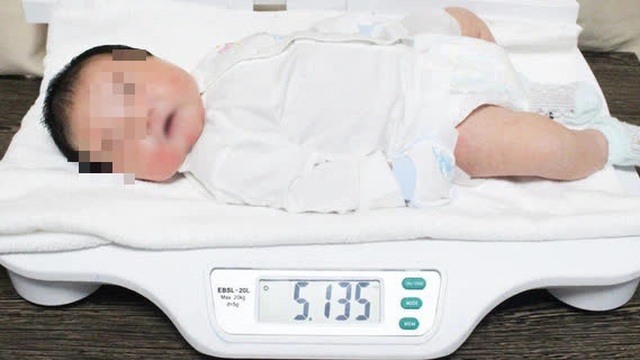 Bé trai sơ sinh có cân nặng 'khủng' hơn 5,1kg