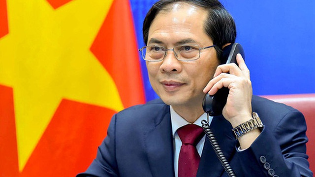 Hai Ngoại trưởng Việt Nam và Trung Quốc điện đàm, trao đổi thẳng thắn về vấn đề trên biển