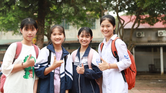 Trao tặng món quà sang trọng cho 1006 học trò ở Đông Lỗ