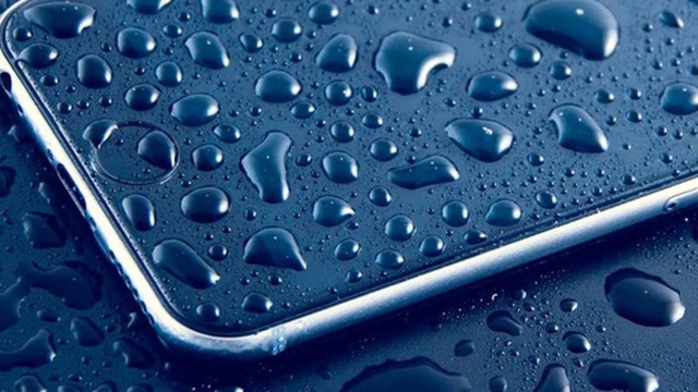 Apple lại bị kiện vì 'phóng đại khả năng chống nước của iPhone'