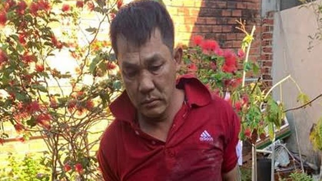 Tẩm xăng đốt nhà, lôi người yêu cũ vào ngọn lửa