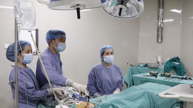 Lạ lùng bé gái 7 tuổi đã mắc u nang buồng trứng