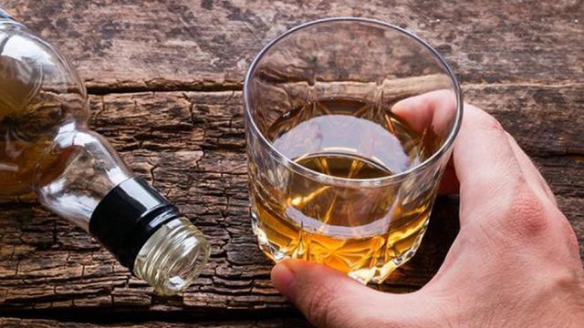 'Nạp' cả chai rượu mỗi ngày, người đàn ông Vĩnh Phúc có nguy cơ sống thực vật