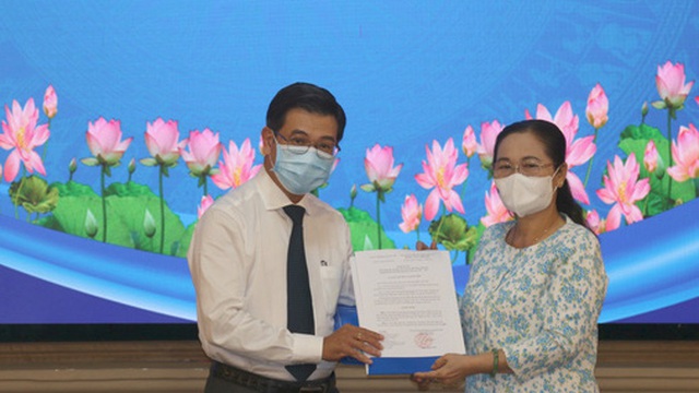 Trao quyết định phê chuẩn ông Nguyễn Văn Dũng làm Phó Chủ tịch HĐND TP HCM