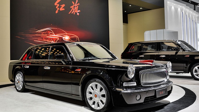 Khám phá chiếc xe khiến người Trung Quốc tự hào: 'Chất' đầy gỗ sưa đỏ, phiên bản dân sự giá khó tin
