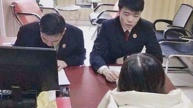 Nữ quái đẻ sòn sòn 5 con trong 10 năm, bị tóm gọn khi đang cố thụ thai lần 6, kế hoạch tinh vi bất ngờ bị cảnh sát vạch trần