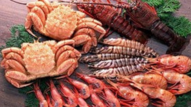 Nổi mề đay, kiêng ăn gì?