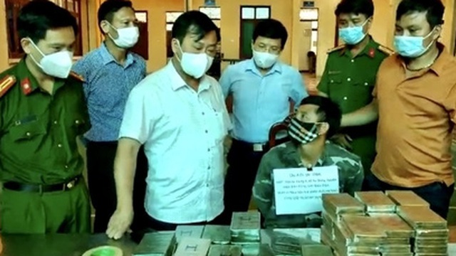 Phá 2 chuyên án lớn, thu 83 bánh heroin