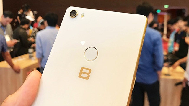 Bất ngờ với tính năng bảo mật của Bphone: Mất máy 2 năm tưởng chỉ “còn cái nịt”, chủ nhân tìm lại được Bphone 3 nhờ người bán đồng nát