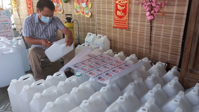 Người từng mắc Covid-19 chế tạo máy khử khuẩn phòng chống dịch